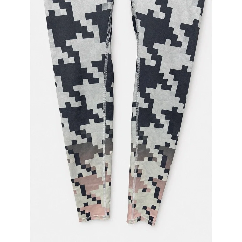 ALO Yoga Airbrush Pixel Leggings Women Small Gray Pink Camo Pilates 29 Inseam